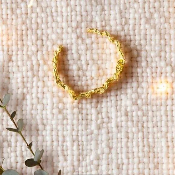 Amber Sceats Emery Cuff Gold Bracelet New - Picture 3 of 6